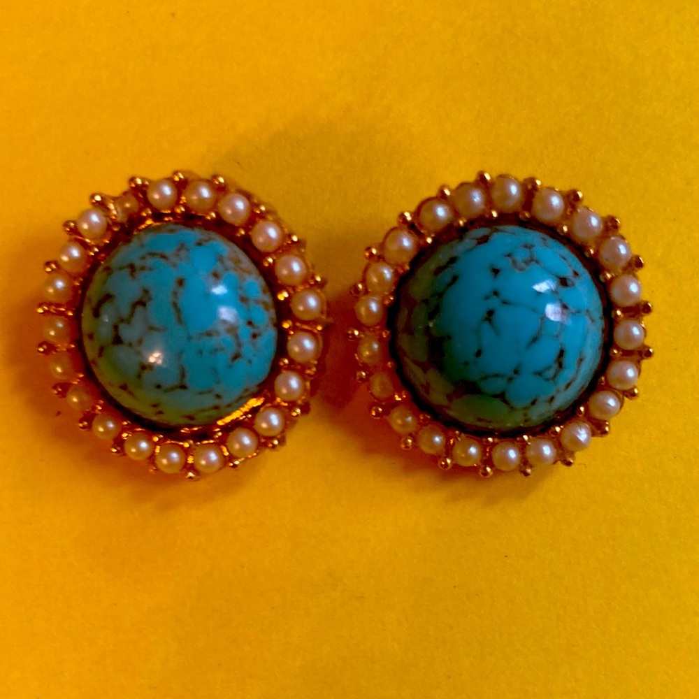 Mimi vintage 1987 seed pearl clip on earrings
